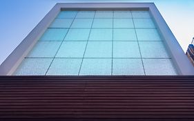 Treebo Vedanta, Metropolitan